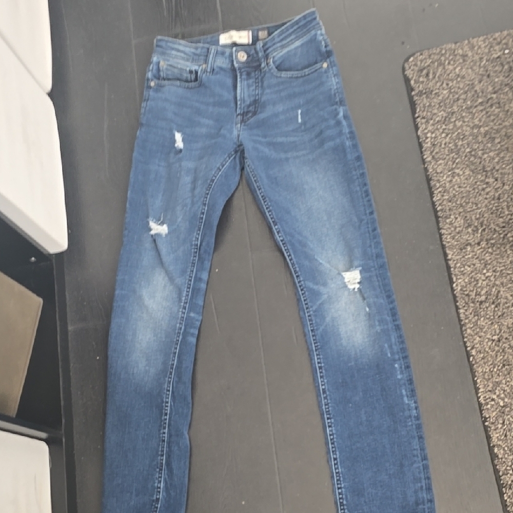 Stylish Blue Distressed Jeans
